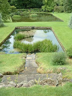 Wasserfl&auml;chen mit Natursteineinfassung, Privatgarten, Niedersachsen