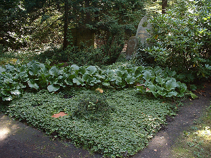 Immergr&uuml;nes Grab, Waldfriedhof, Berlin