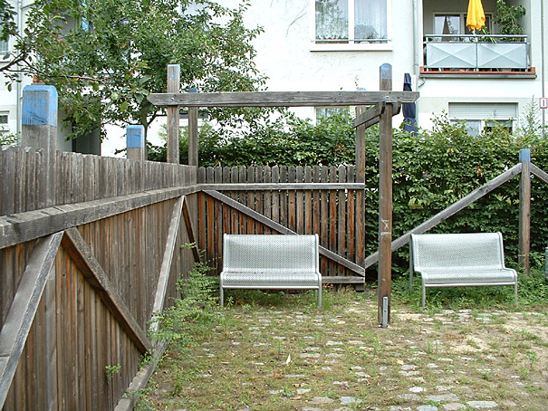 Au&szlig;enanlagen f&uuml;r Neubau von 164 Wohneinheiten mit behindertengerechten Zug&auml;ngen, Spielanlage und Feuerwehrerschlie&szlig;ung, Fertigstellung 1997