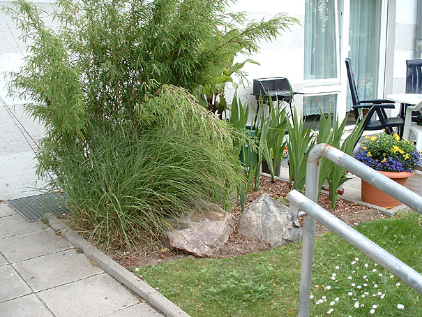 Au&szlig;enanlagen f&uuml;r Neubau von 164 Wohneinheiten mit behindertengerechten Zug&auml;ngen, Spielanlage und Feuerwehrerschlie&szlig;ung, Fertigstellung 1997