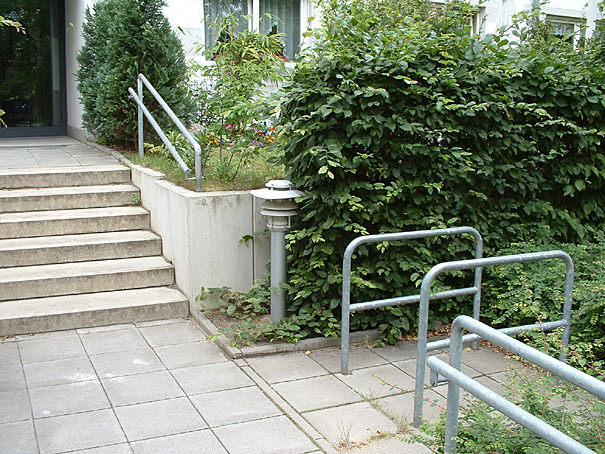 Au&szlig;enanlagen f&uuml;r Neubau von 164 Wohneinheiten mit behindertengerechten Zug&auml;ngen, Spielanlage und Feuerwehrerschlie&szlig;ung, Fertigstellung 1997