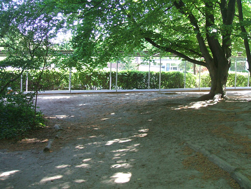 Projekt Schulhofumgestaltung Berlin-Steglitz - auf Bild klicken f&uuml;r Entwurfsmontage ...