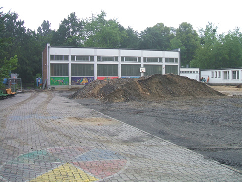 Projekt Schulhofumgestaltung Berlin-Steglitz - auf Bild klicken f&uuml;r Bestandssituation ...